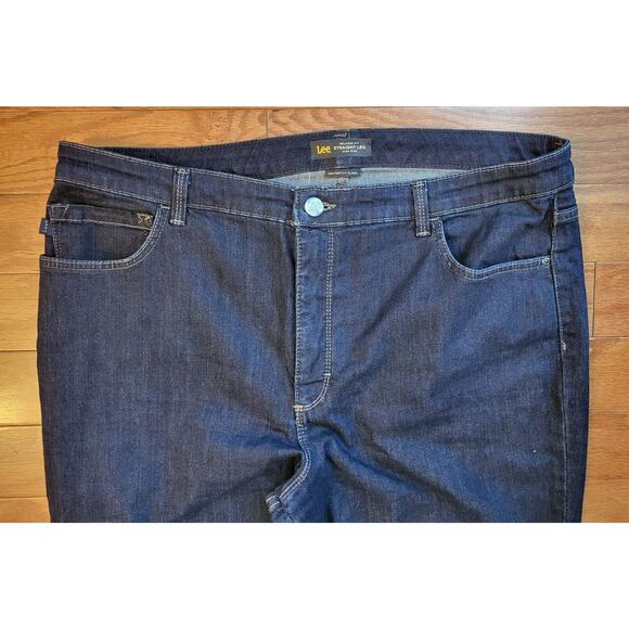 Lee Jeans Women’s Size 18M High Rise Relaxed Fit Straight Leg Instantly Slims - Picture 13 of 16